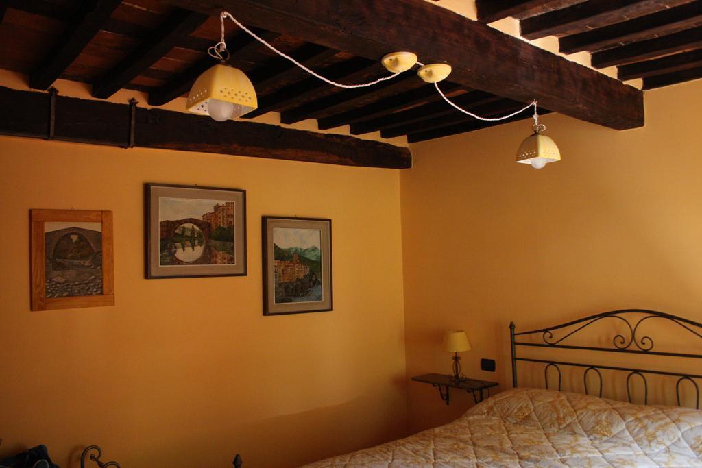 La Collina Dei Franchi Bed & Breakfast Camporgiano Room photo