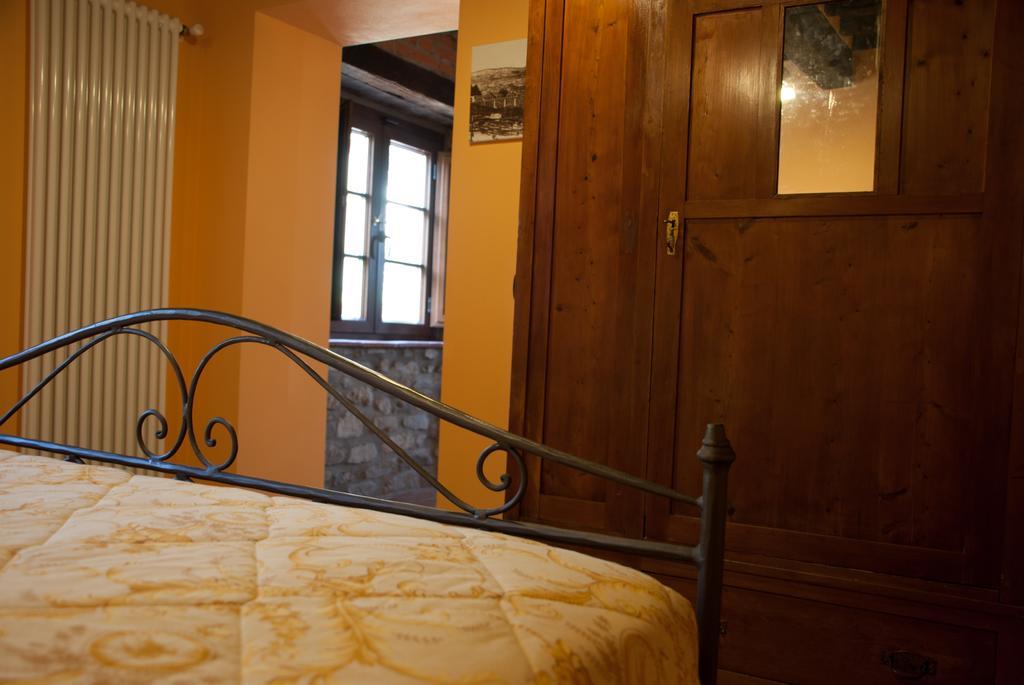 La Collina Dei Franchi Bed & Breakfast Camporgiano Room photo